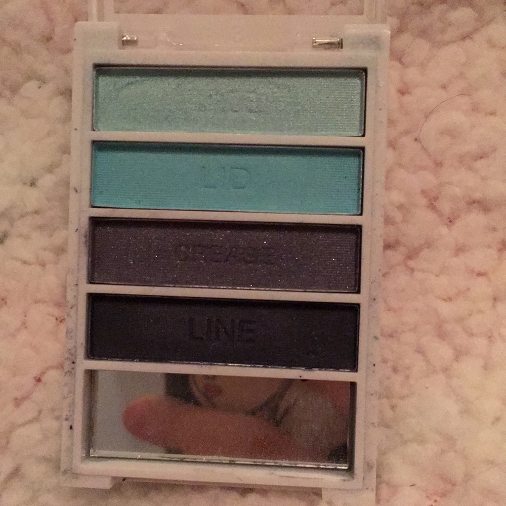 Eyeshadows - Picture 3 of 5